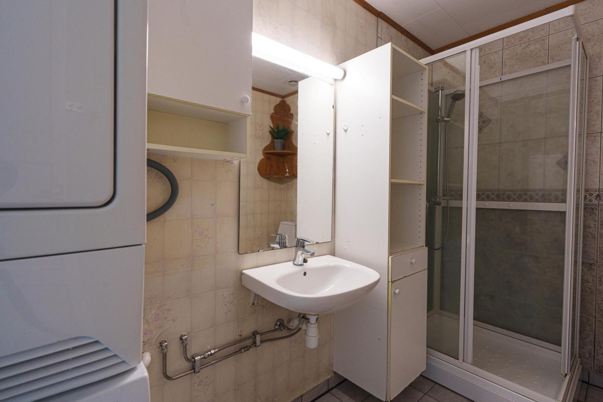 2 And 3 Apartment *