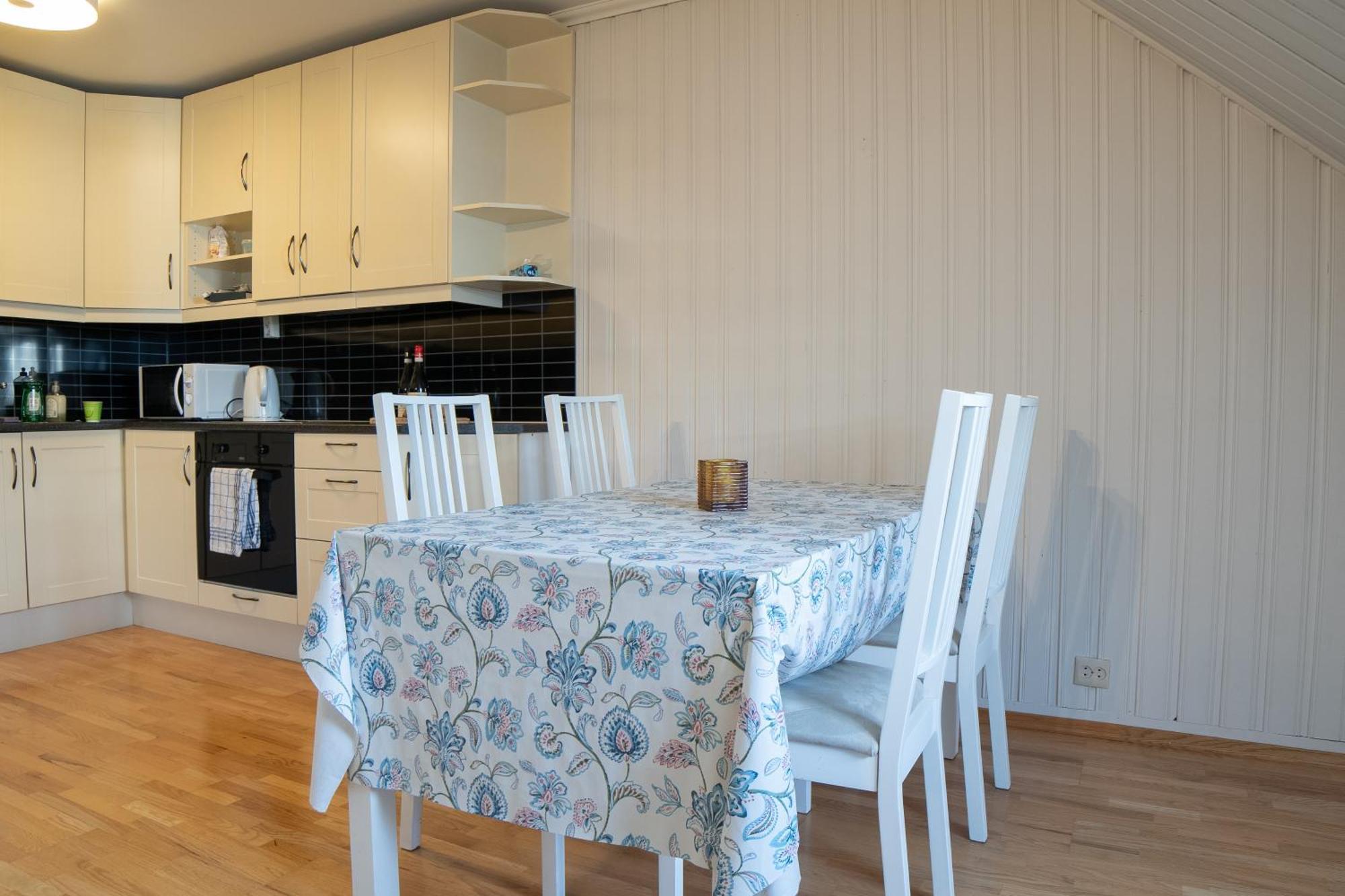 2 And 3 Apartment *